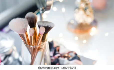 MAKEUP